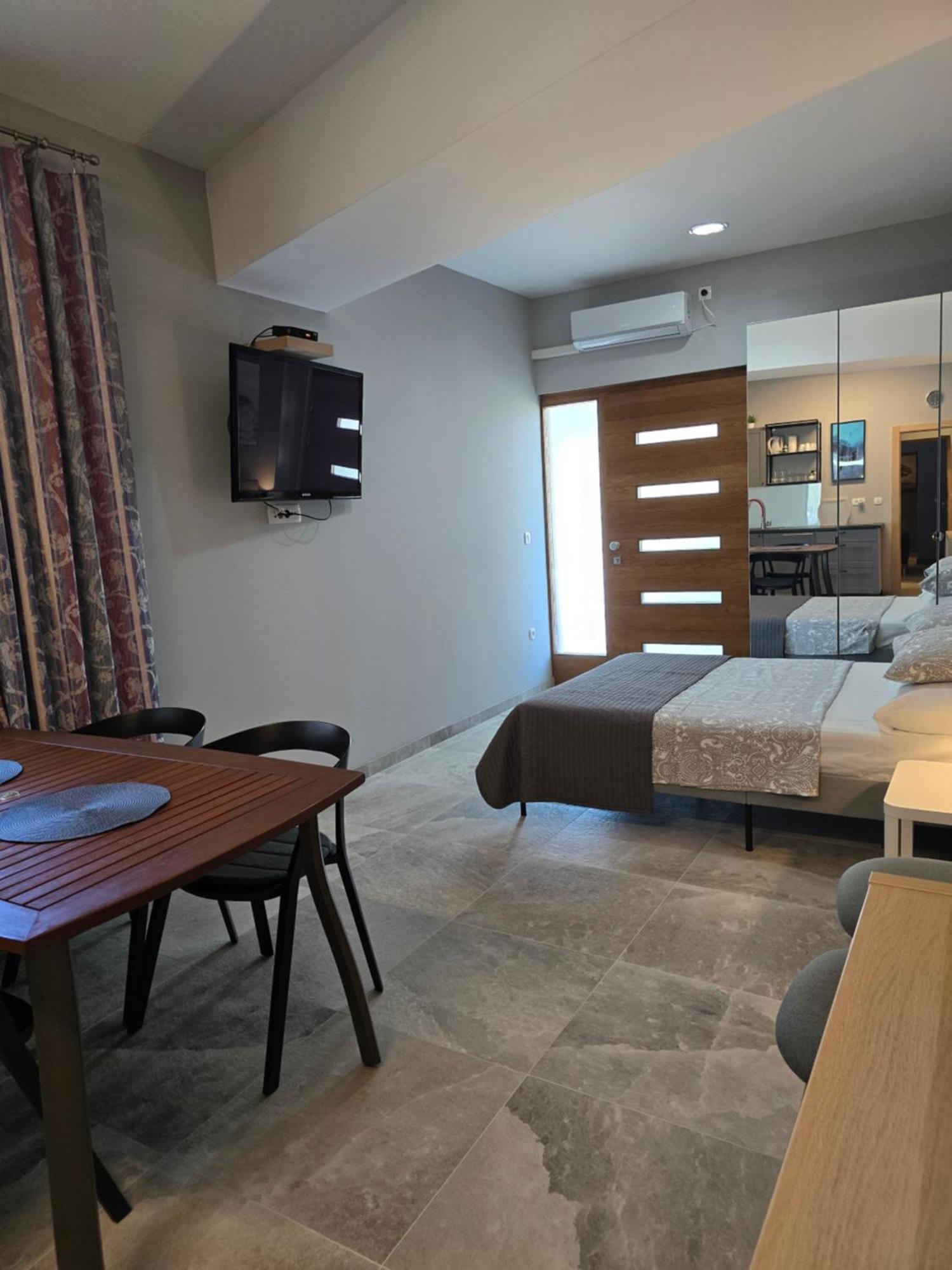 Apartmani Kameno Sidro بيليس الغرفة الصورة